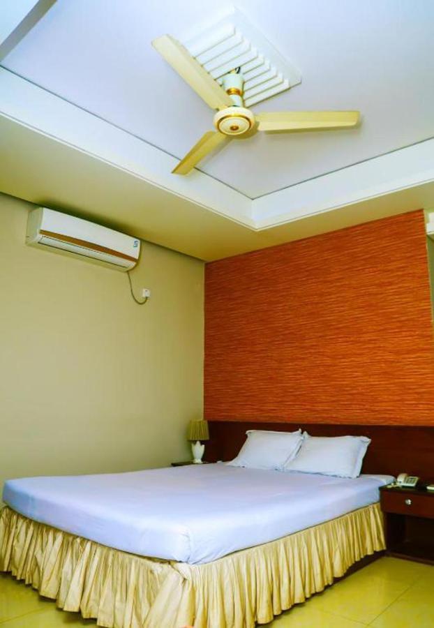 Hotel Royal Living Hotel & Suites Chittagong Dış mekan fotoğraf