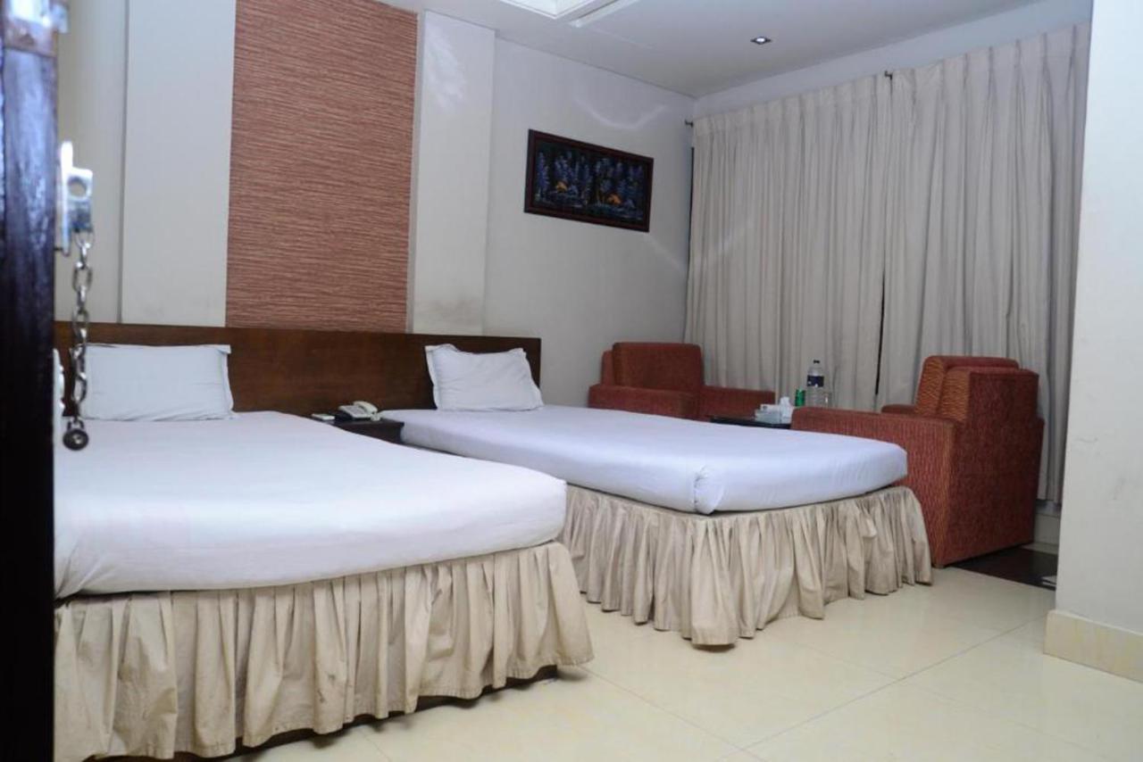 Hotel Royal Living Hotel & Suites Chittagong Dış mekan fotoğraf