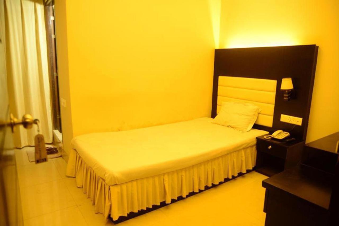 Hotel Royal Living Hotel & Suites Chittagong Dış mekan fotoğraf