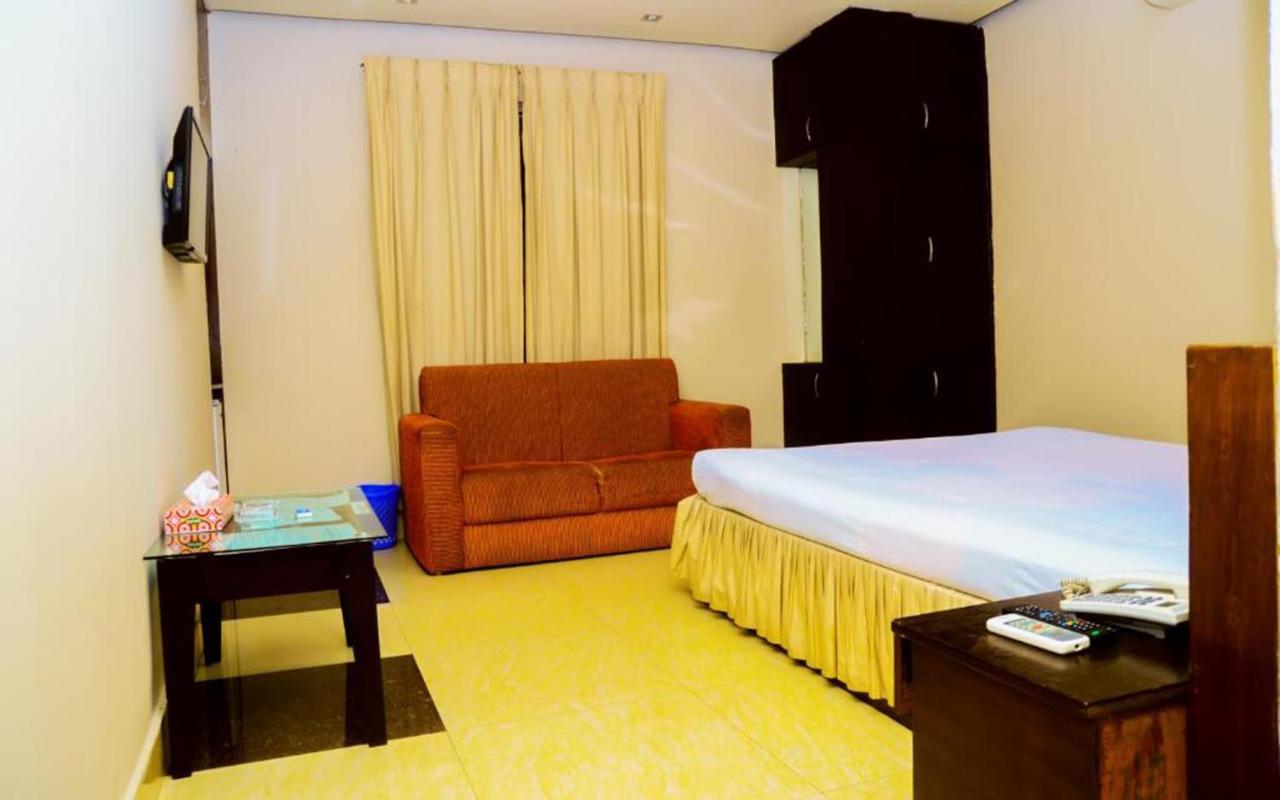 Hotel Royal Living Hotel & Suites Chittagong Dış mekan fotoğraf