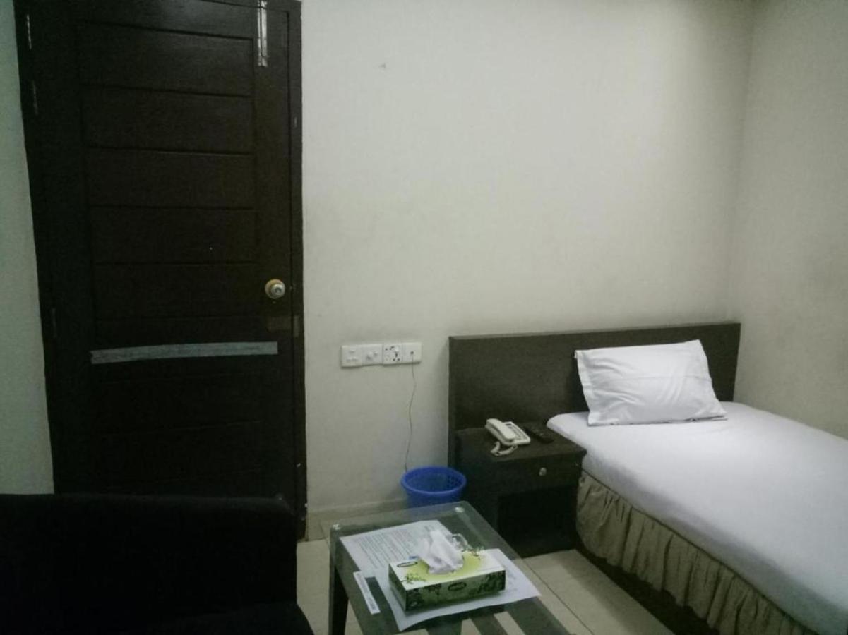 Hotel Royal Living Hotel & Suites Chittagong Dış mekan fotoğraf